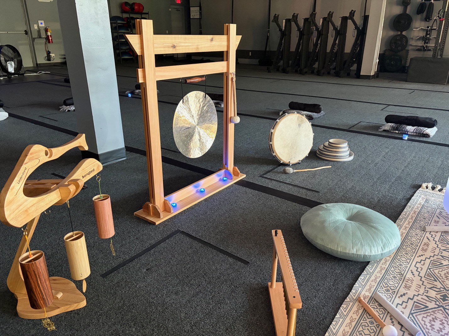 Gong (Side View)